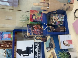 Frida kahlo et un doigt d'honneur, what else ? Pula