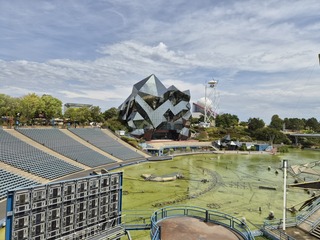 Le célèbre pavillon Kinémax, au Futuroscope