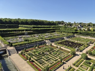 Les Jardins d'Eau et le Potager décoratif, depuis les terrasses du Château de Villandry